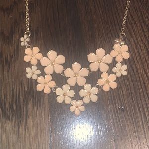 Nude flower necklace